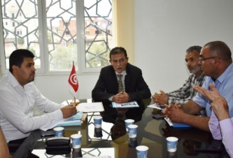 جلسة عمل حول توفير عقار صالح لإحداث مشروع وحدة معالجة وتثمين النفايات المنزلية والمشابهة بولاية سيدي بوزيد
